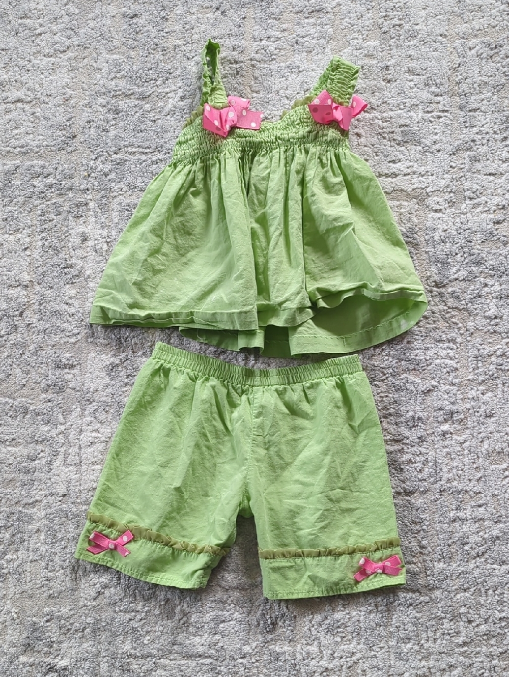 Cindys Light Green Girls Two-Piece Top & Shorts with Pink Bow Details Size 4T